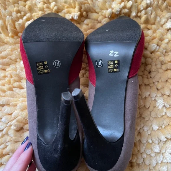 Sexy burgundy and grey heel - Picture 4 of 5